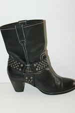 JEUNE & JOLIE Par André