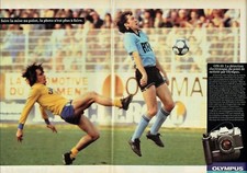 Publicité Advertising 019 1983  appareil photo Olympus OM-30 & RTL ( 2pag) foot