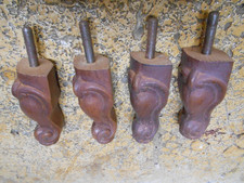 4 pieds anciens de meuble sculpté à volutes style Louis XV