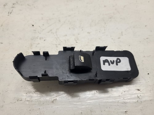 Bouton lève vitre avant