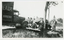 France, Accident d'une voiture d'époque  Vintage silver print. Vintage