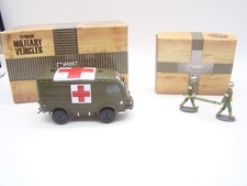 DIREKT COLLECTION - 1/43 - RENAULT R2087 AMBULANCE AVEC BRANCARDIERS - LIMITED -