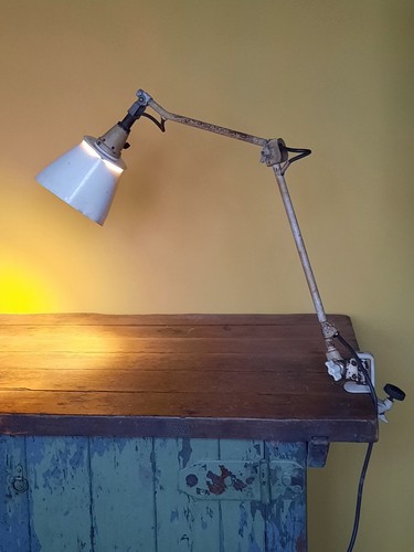 Midgard white desk lamp joint