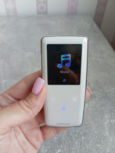 Samsung 2gb mp3 player - mp3,
