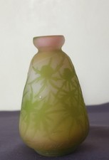 Emile GALLE, très joli vase balustre à col évasé en verre multicouche