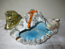 ANCIEN CENDRIER EN CÉRAMIQUE-PIOLET CASQUE SOULIER DE CHASSEUR ALPIN-N°232