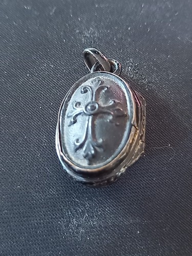 Boite pendentif religieux