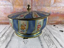 Boîte ancienne en métal