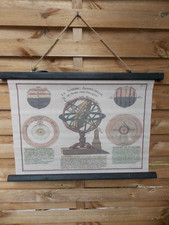 Suspension murale tenture ,sphère armillaire, bois et tissu,en Français, 43x60cm