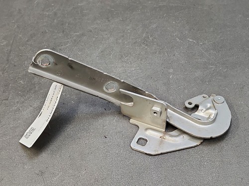 Charnière droite capot moteur