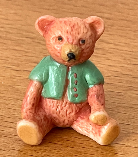 Adorable fève ours gilet vert - fève,