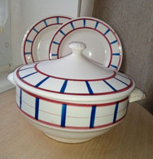 soupière et ces 2 assiettes