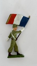 STARLUX / ARMEE FRANCAISE SOLDAT D INFANTERIE AU DEFILE PORTE DRAPEAU