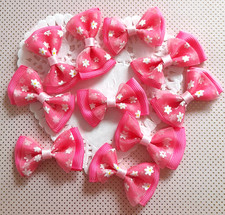 Noeuds roses en organza et