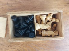 Ancien Pions de Jeu d'Echec buis Complet avec boîte , Roi 6cm