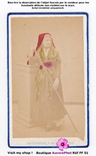 FEMME EN COSTUME TRADITIONNEL