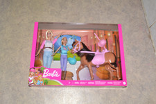 barbie et la petite soeur et le  beaux cheval avec la criniere noire ,,,,,