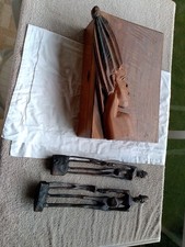 Grande Boîte En Bois Avec Tête Sur Couvercle Et Deux Statues Bois Africaines