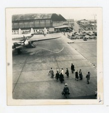 PHOTO SNAPSHOT 1957,  avion tarmac aéroport voiture ancienne voyageur départ