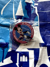 Disneyland Paris Pin Trading