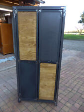 Fabrication sur mesure armoire industriel bois chataignier mètal 