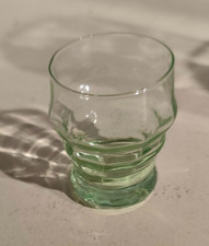 beau petit verre à liqueur