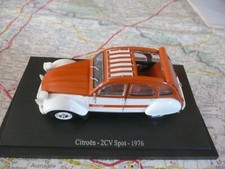 CITROËN 2 CV Spot 1976 Universal Hobbies Passion Citroên 1/43 sur socle