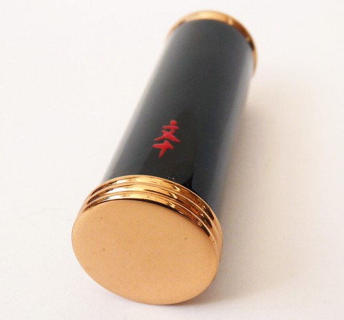 Tube baton rouge - , lèvres