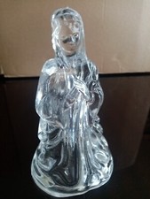 Madone en verre transparent .Statuette évidée h 12 cm L 7x4 cm bon état .