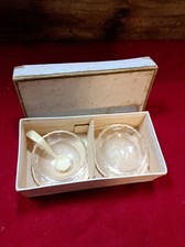 Ancien service à caviar , 2 coupelles en "résine" , et une cuillère en nacre.