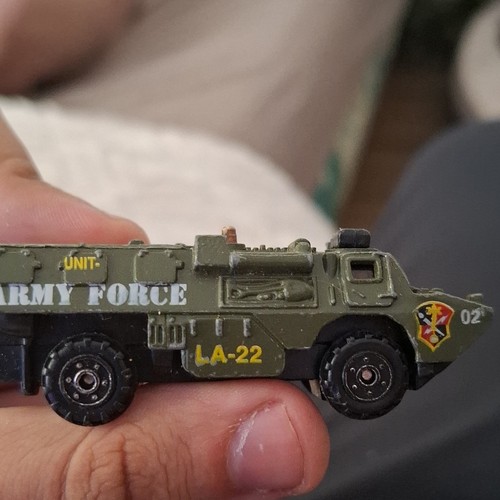 Véhicule militaire miniature