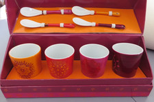 Service 4 tasses à café  porcelaine  dans coffret