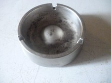 Cendrier Marlboro en fonte d'aluminium 450 gr , au cul Original Brand , Marlboro