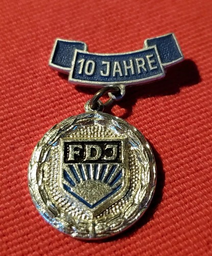 Broche épinglette rda - broche/Épinglette,
