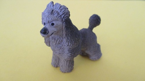 Figurine chien caniche série - figurine,
