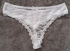 String Femme Porte
