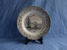 assiette en porcelaine opaque