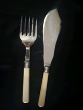 Grande fourchette et couteau