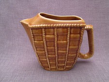 Pichet ancien en faience