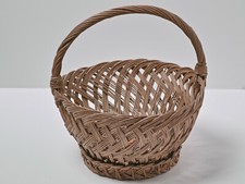 petit panier tressé avec anse en très bon état