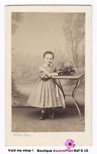 CDV KEN à PARIS : PETITE FILLE ACCOUDÉE SUR UN GUÉRIDON EN FER VERS 1870  -S19