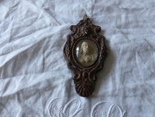 MEDAILLON RELIQUAIRE VERRE BOMBE BOIS ET PLATRE NAPOLEON 3 A RESTAURER