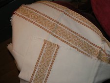 ancien chemin de table dessus de meuble broderie