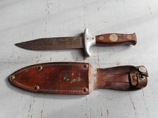 ANCIEN COUTEAU DE SCOUT AVEC SON FOURREAU  CUIR  JUS DU GRENIER EN BON ETAT