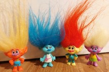 lot 4 figurines les trolls