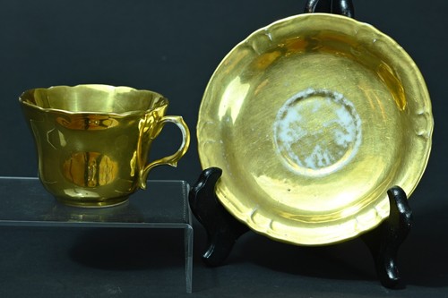 Ancienne tasse sous - tasse,