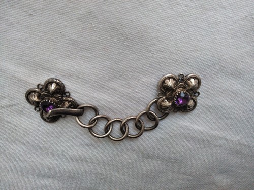 Anciennes attaches cape - attaches, /