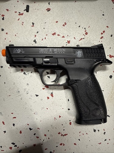 Airsoft pistol - pistol,