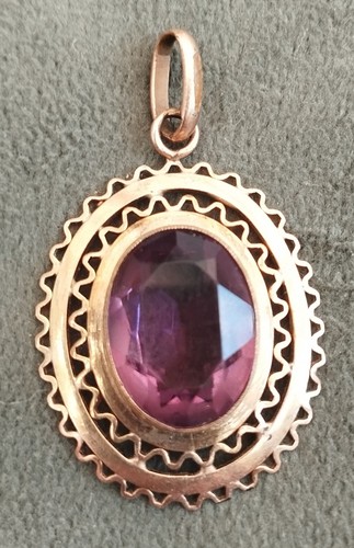 Pendentif pierre violette