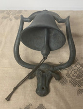 Cloche en fonte à accrocher décors vache dans son jus très sympathique ???